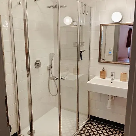 Madona Apartman *